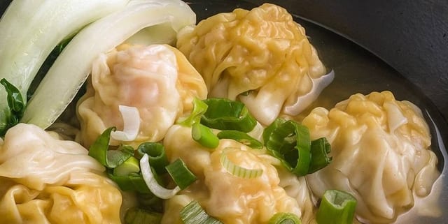 BC05a Wonton Egg Noodle in Soup.