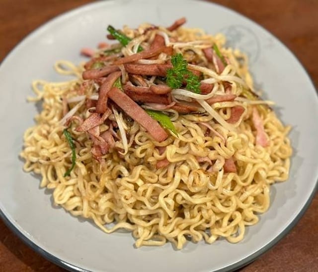 LC09 Stir Fried Spam & Ham Instant Noodle.